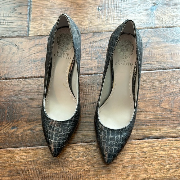 Vince Camuto Shoes - Vince Camuto Closed-Toe Pump